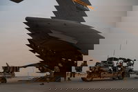 שינוע תחמושת וציוד למזרח התיכון