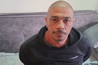 בשאר מחול בעת מעצרו