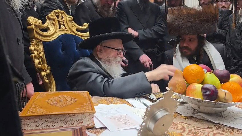 האדמו"ר מקרעטשניף כפר עטה בביקור אצל האדמו"ר מסקווירא
