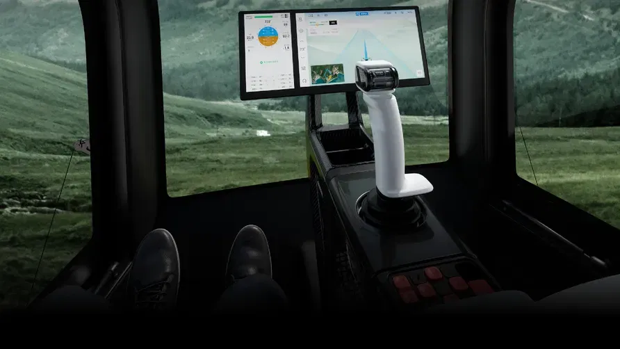 שליטה ברחפן מתוך הרכב