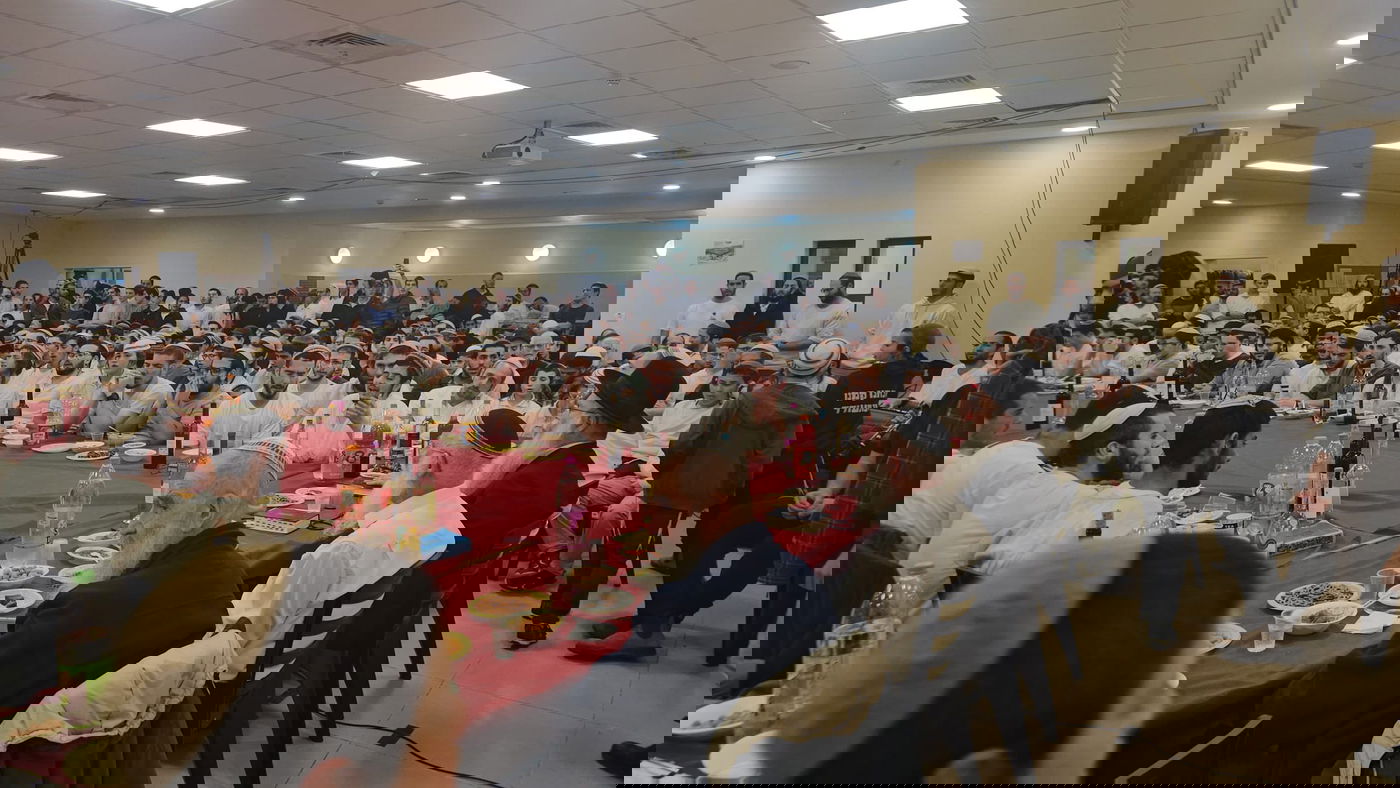 סעודת ר"ח אדר בישיבת ההסדר באלון מורה