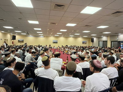 סעודת ר"ח אדר בישיבת ההסדר באלון מורה