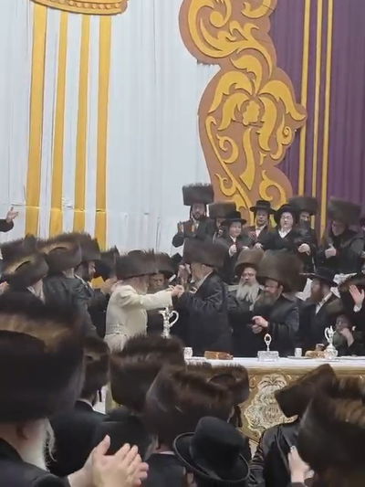 נשברו המחיצות: לאחר נתק של 20 שנה – אב"ד סאטמר בורו פארק נכנס למעוז של גיסו בוויליאמסבורג