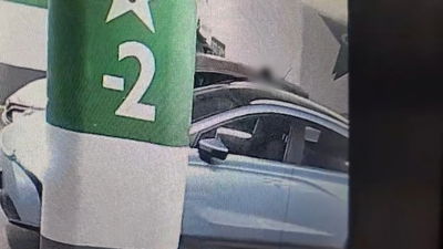 תושב ג'לג'וליה ירד לחניה בקניון בהרצליה וניסה לפרוץ לרכב | תיעוד