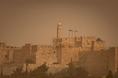 התחזית: אובך בשישי שבת; גשם משמעותי ושיטפונות שבוע הבא