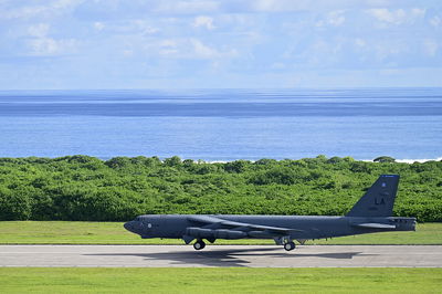 מטוס צבאי באי המפציצים