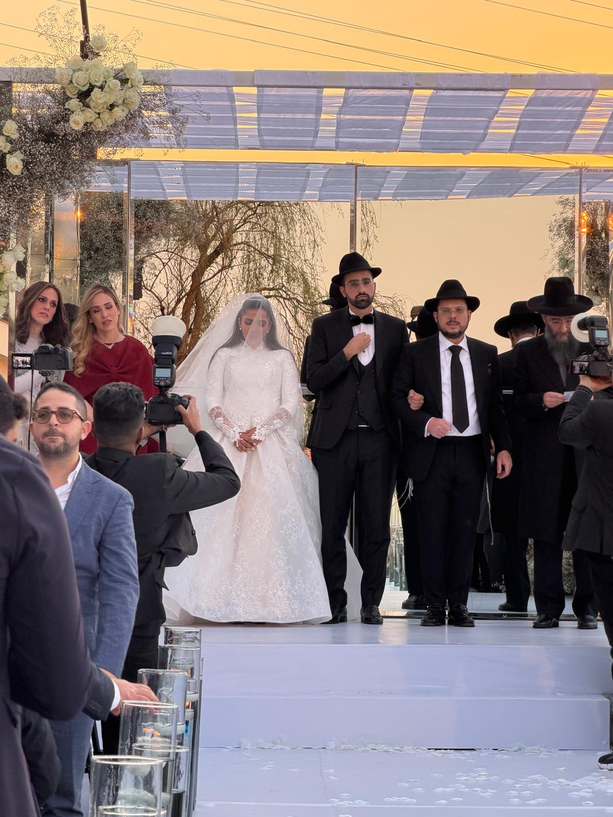 בחתונה מפוארת במקסיקו: אבישי נריה חיתן את בתו המאומצת