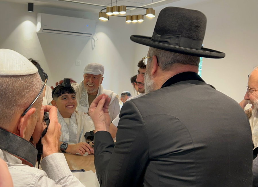 קביעת המזוזה והבר מצווה המרגשת