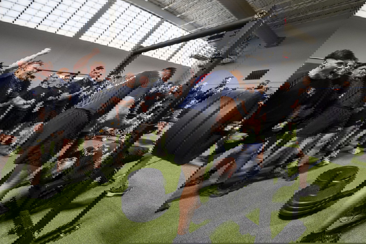 שר המלחמה דוחק משקל מרשים של כ-143 קילוגרם 