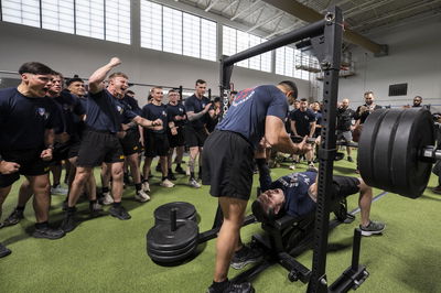 שר המלחמה דוחק משקל מרשים של כ-143 קילוגרם 