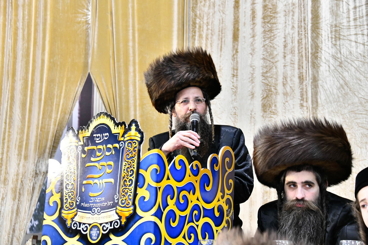 הכנסת ס"ת במכנובקא בעלזא