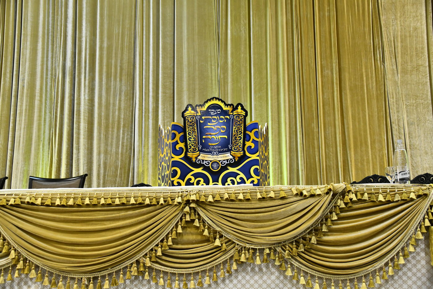 הכנסת ס"ת במכנובקא בעלזא