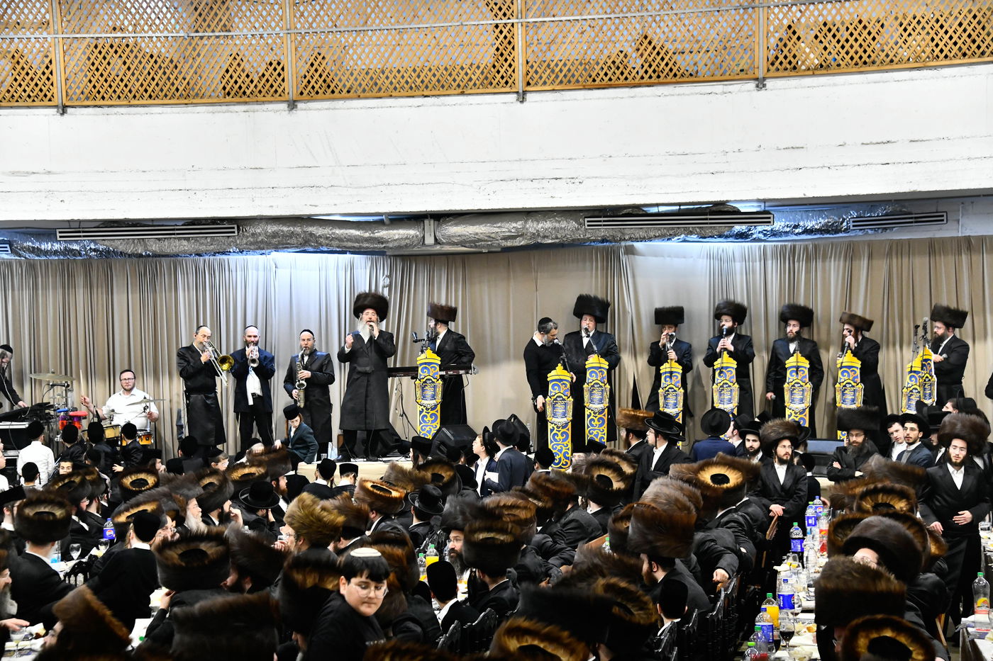 הכנסת ס"ת במכנובקא בעלזא