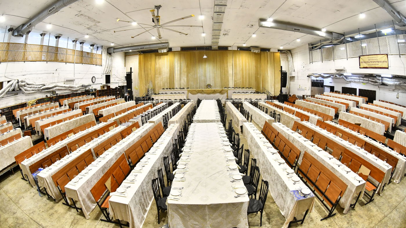 הכנסת ס"ת במכנובקא בעלזא