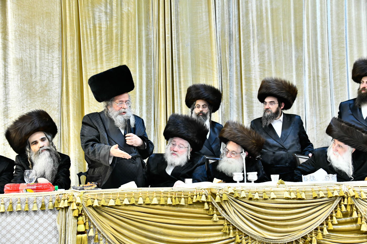 הכנסת ס"ת במכנובקא בעלזא