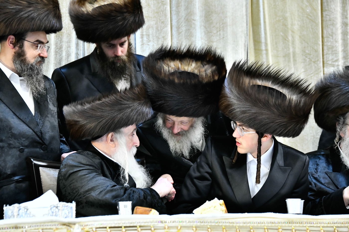 הכנסת ס"ת במכנובקא בעלזא