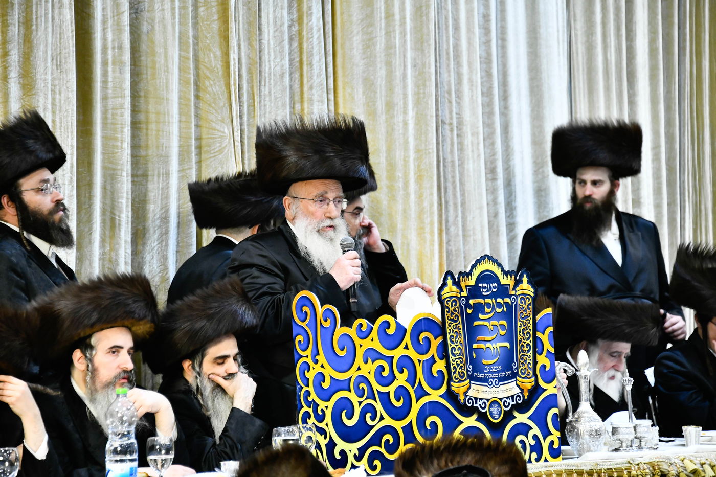 הכנסת ס"ת במכנובקא בעלזא