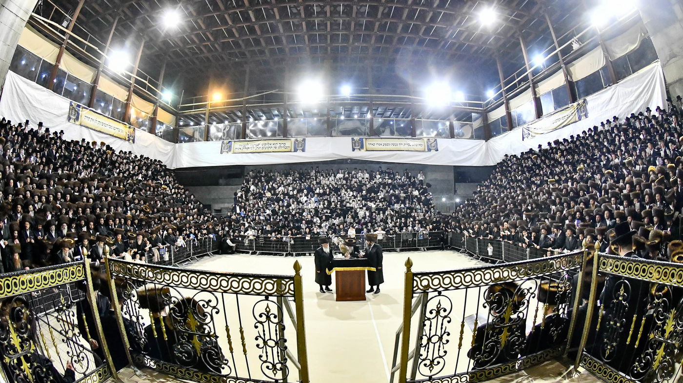 הכנסת ס"ת במכנובקא בעלזא