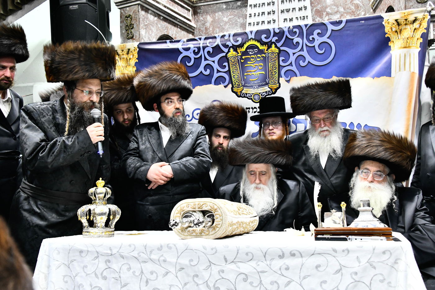 הכנסת ס"ת במכנובקא בעלזא