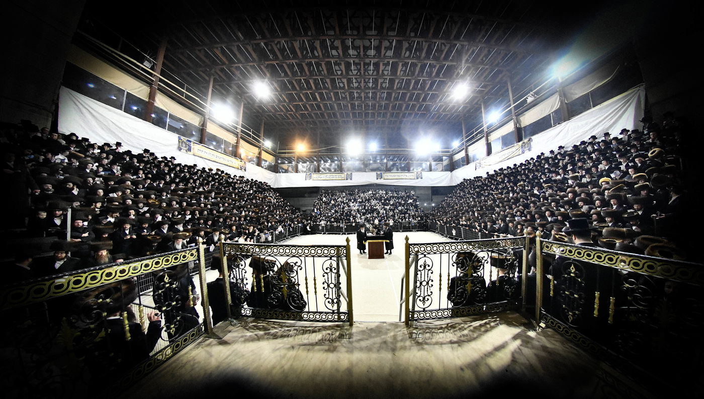 הכנסת ס"ת במכנובקא בעלזא