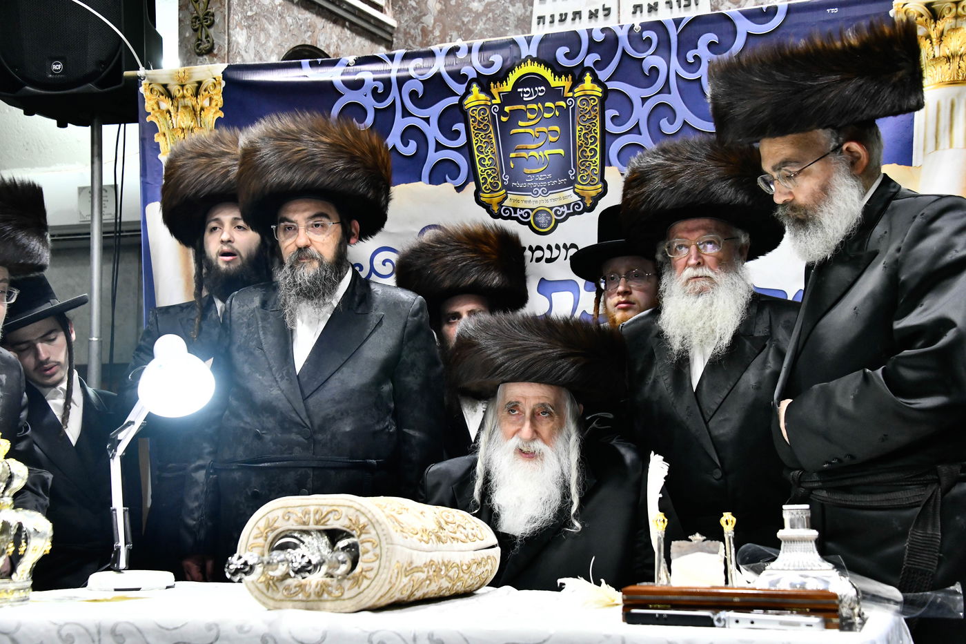 הכנסת ס"ת במכנובקא בעלזא