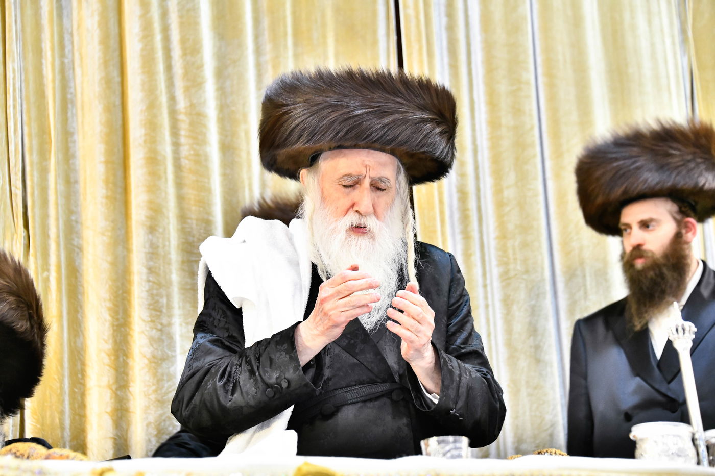 הכנסת ס"ת במכנובקא בעלזא