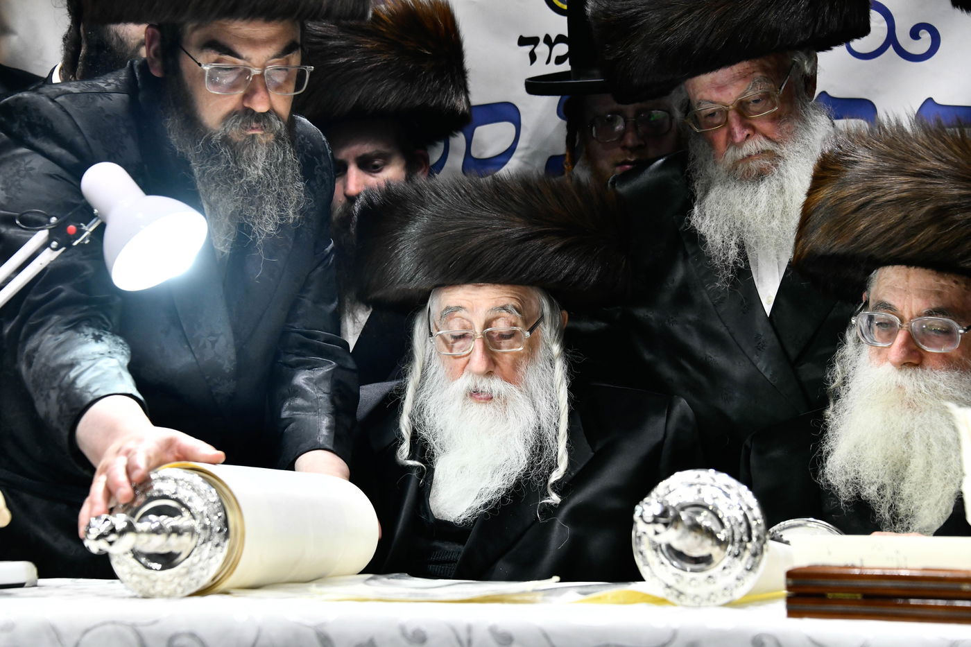 הכנסת ס"ת במכנובקא בעלזא