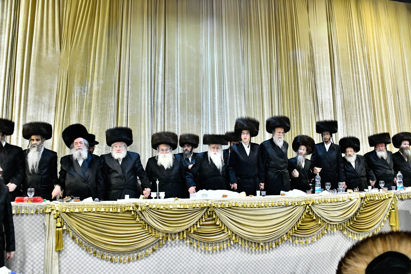 הכנסת ס"ת במכנובקא בעלזא