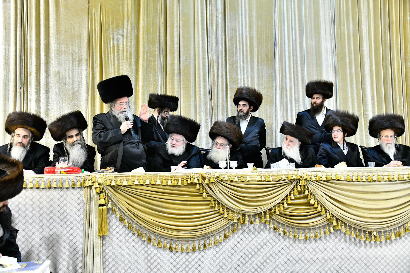 הכנסת ס"ת במכנובקא בעלזא