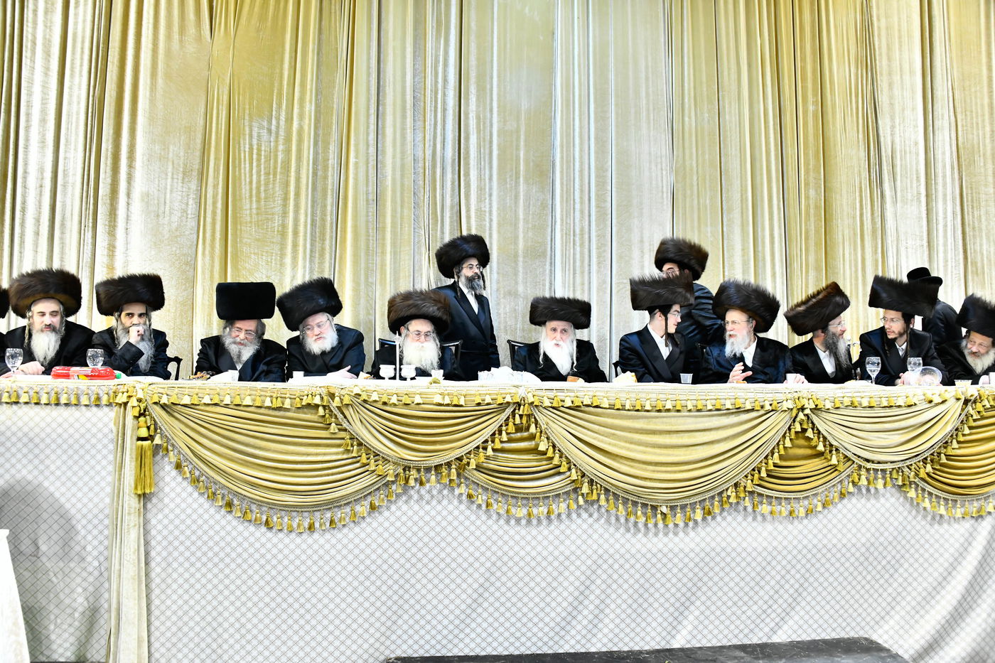 הכנסת ס"ת במכנובקא בעלזא