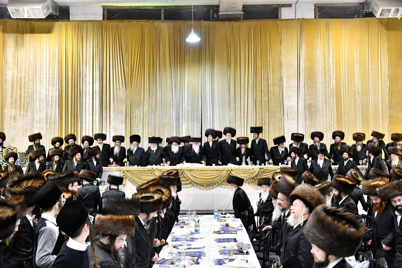 הכנסת ס"ת במכנובקא בעלזא