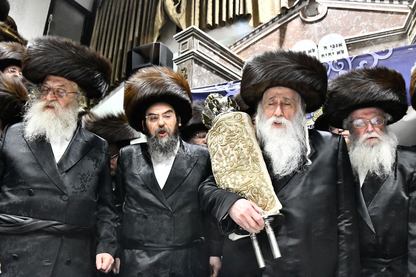 הכנסת ס"ת במכנובקא בעלזא