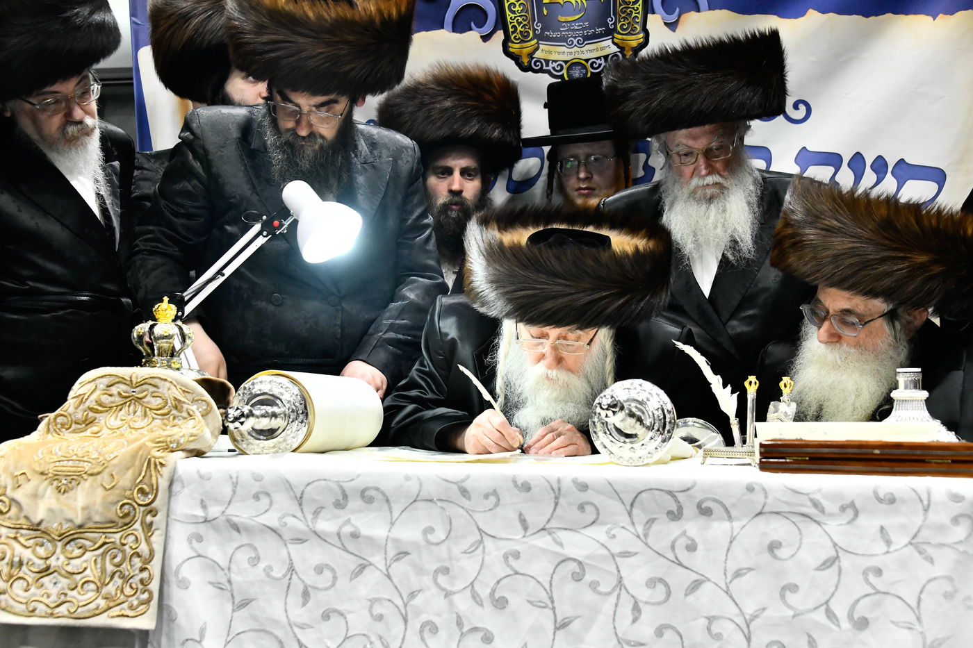 הכנסת ס"ת במכנובקא בעלזא