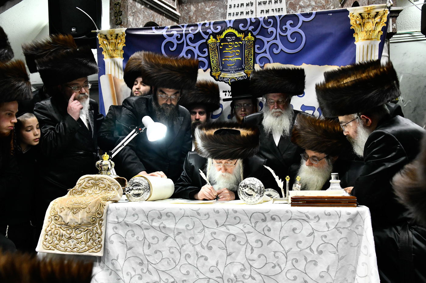 הכנסת ס"ת במכנובקא בעלזא