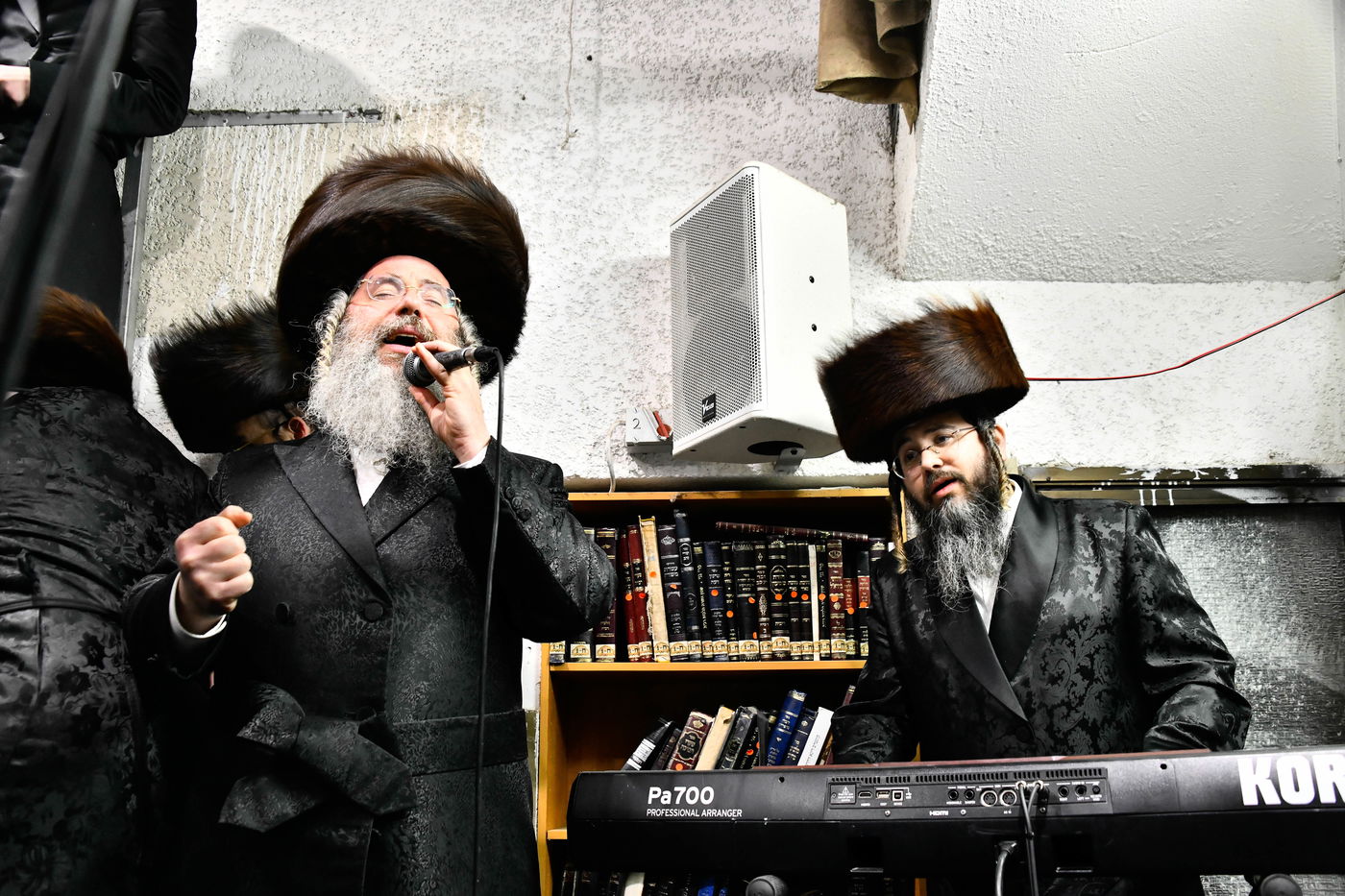 הכנסת ס"ת במכנובקא בעלזא