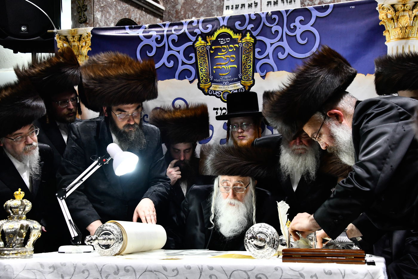 הכנסת ס"ת במכנובקא בעלזא