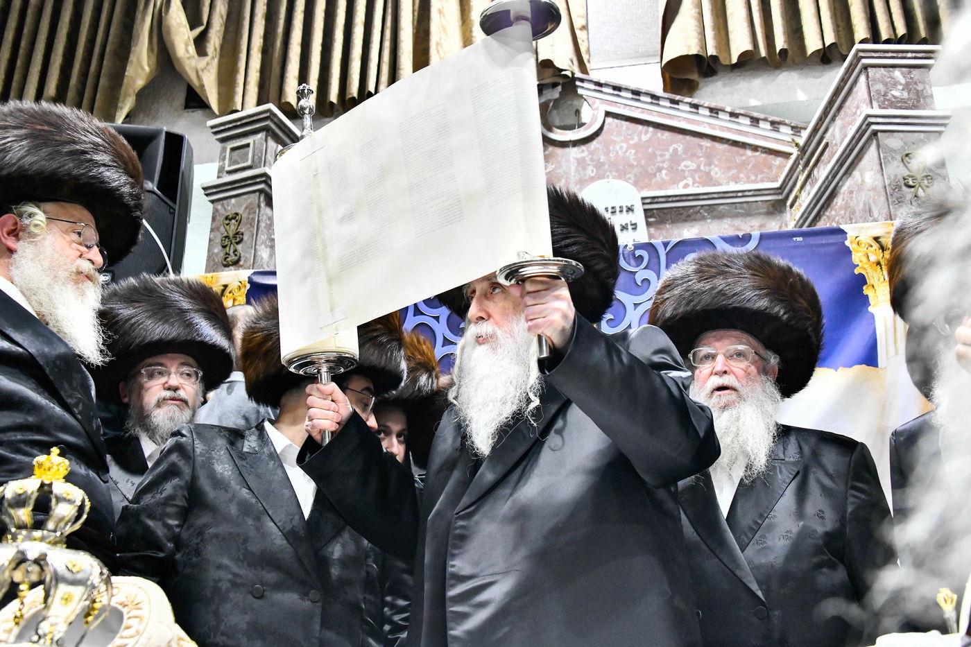 הכנסת ס"ת במכנובקא בעלזא