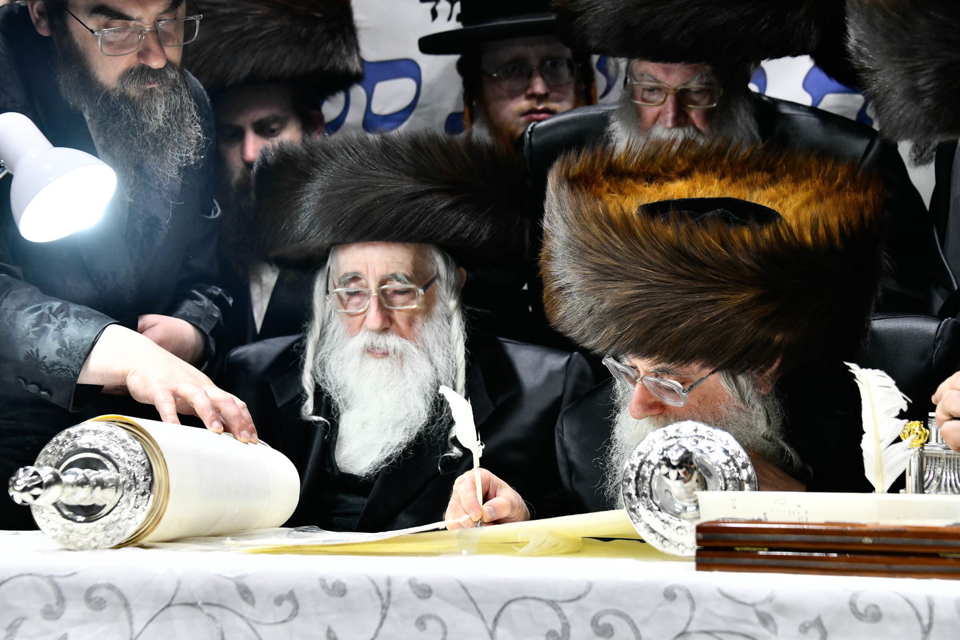 הכנסת ס"ת במכנובקא בעלזא