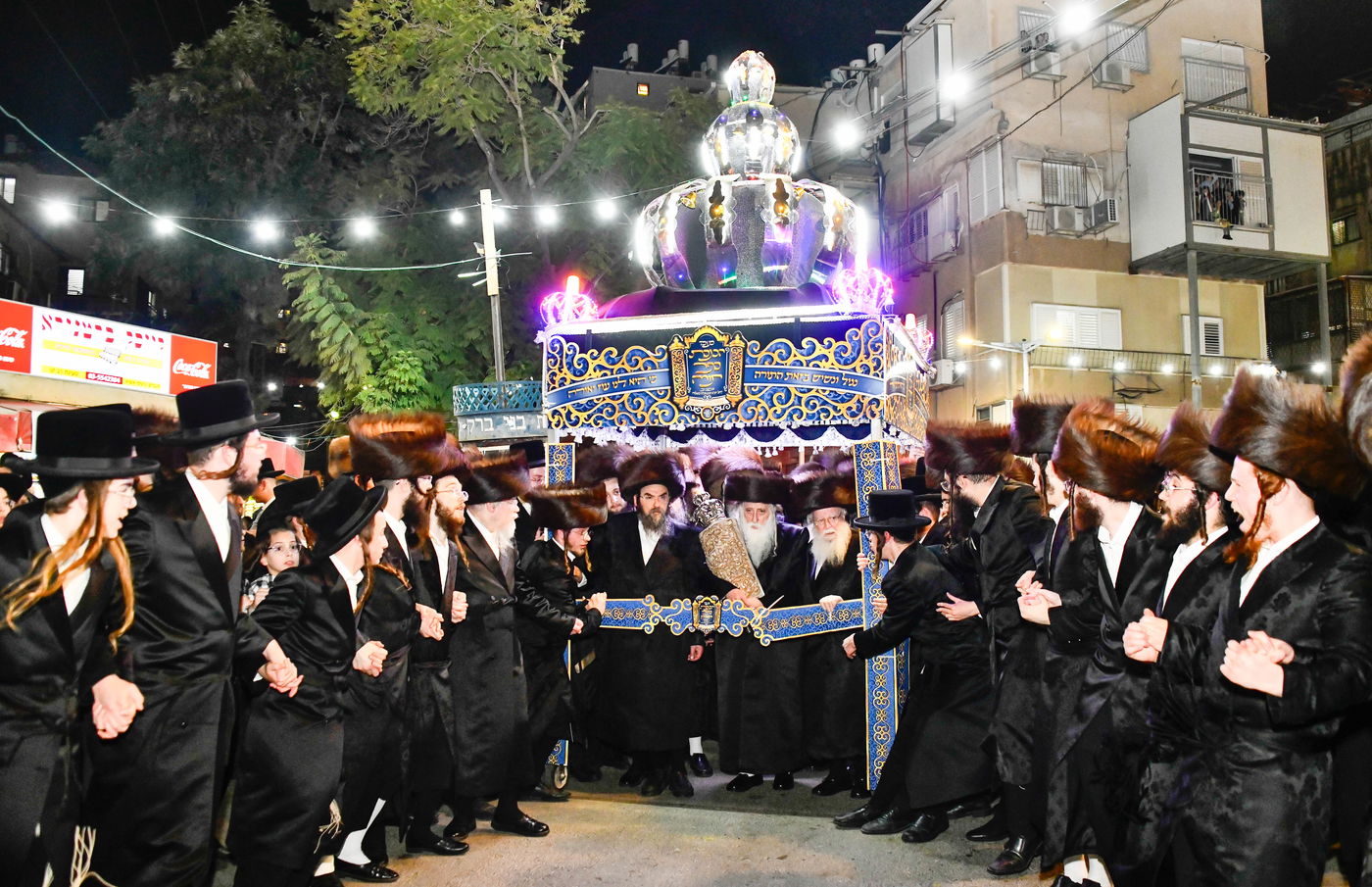 הכנסת ס"ת במכנובקא בעלזא