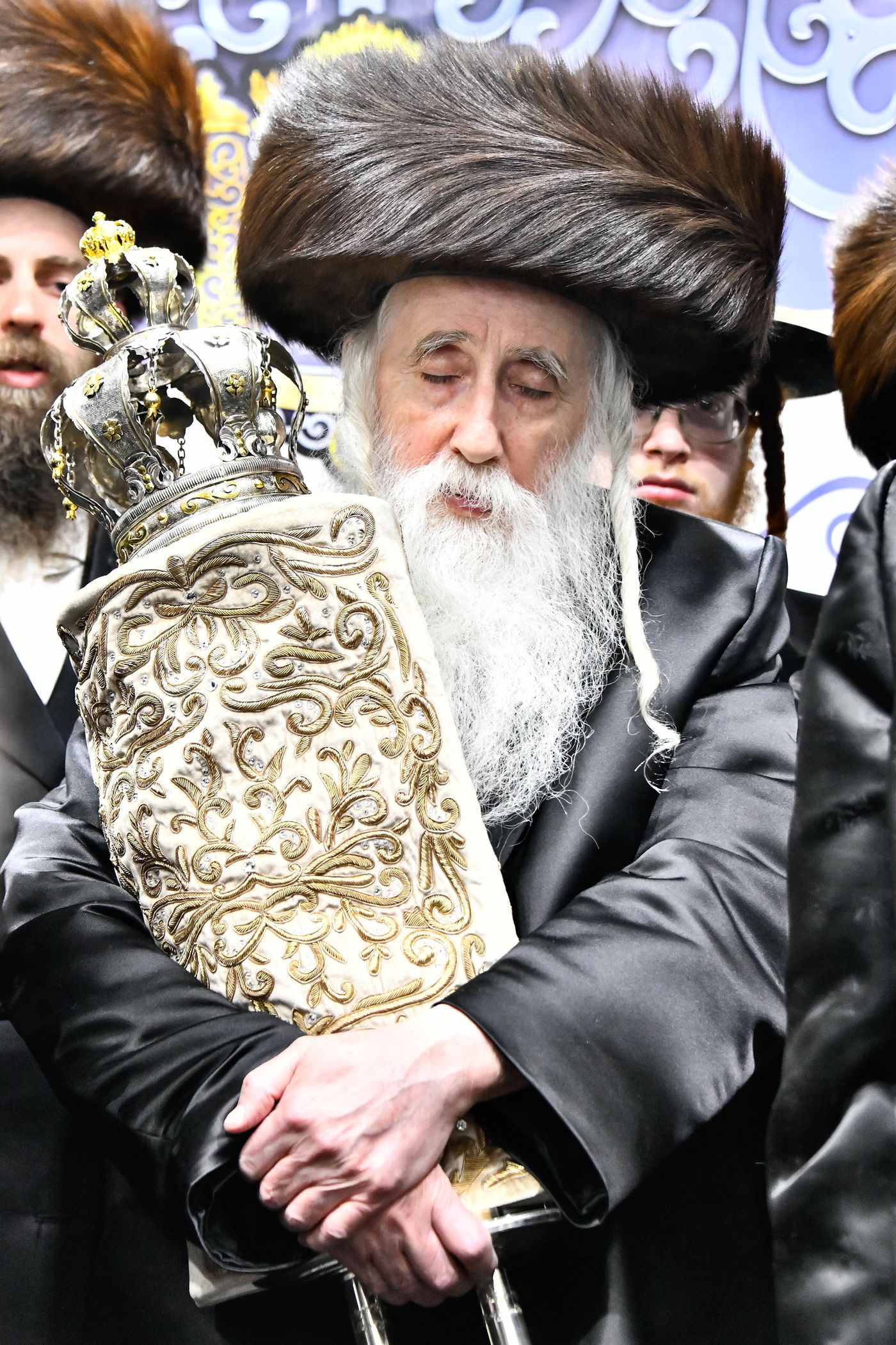 הכנסת ס"ת במכנובקא בעלזא