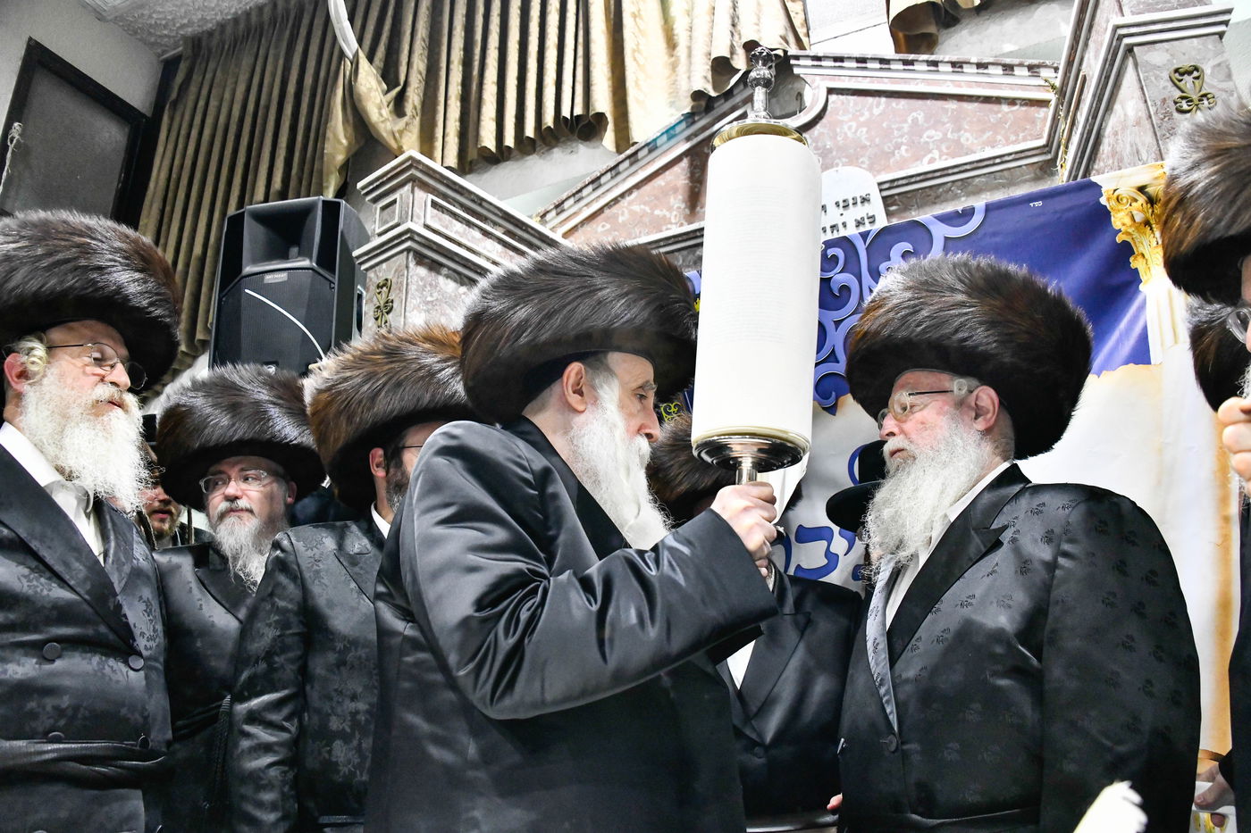 הכנסת ס"ת במכנובקא בעלזא