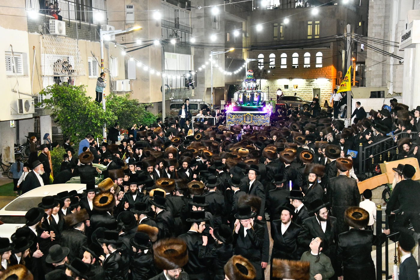 הכנסת ס"ת במכנובקא בעלזא