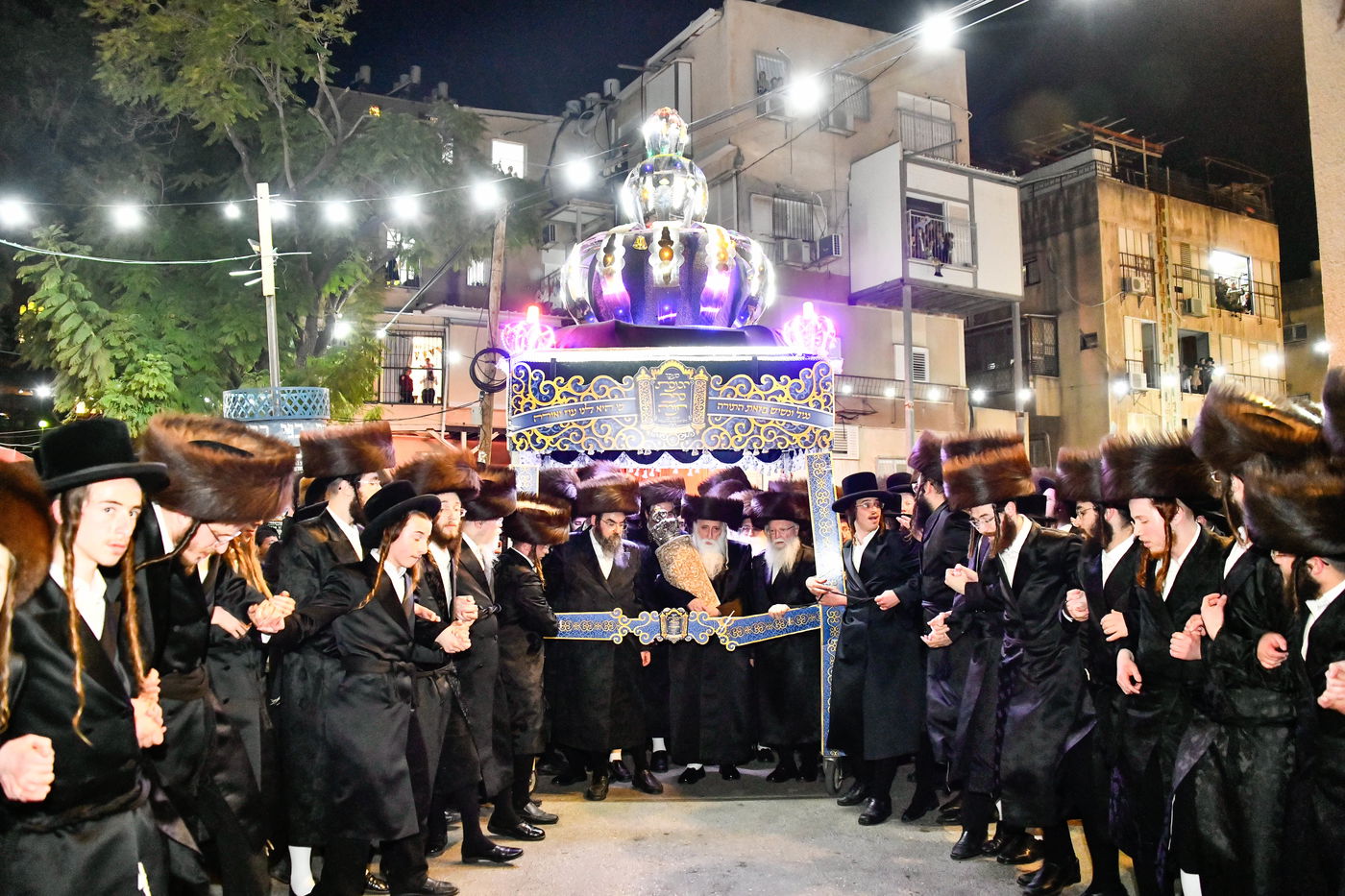 הכנסת ס"ת במכנובקא בעלזא