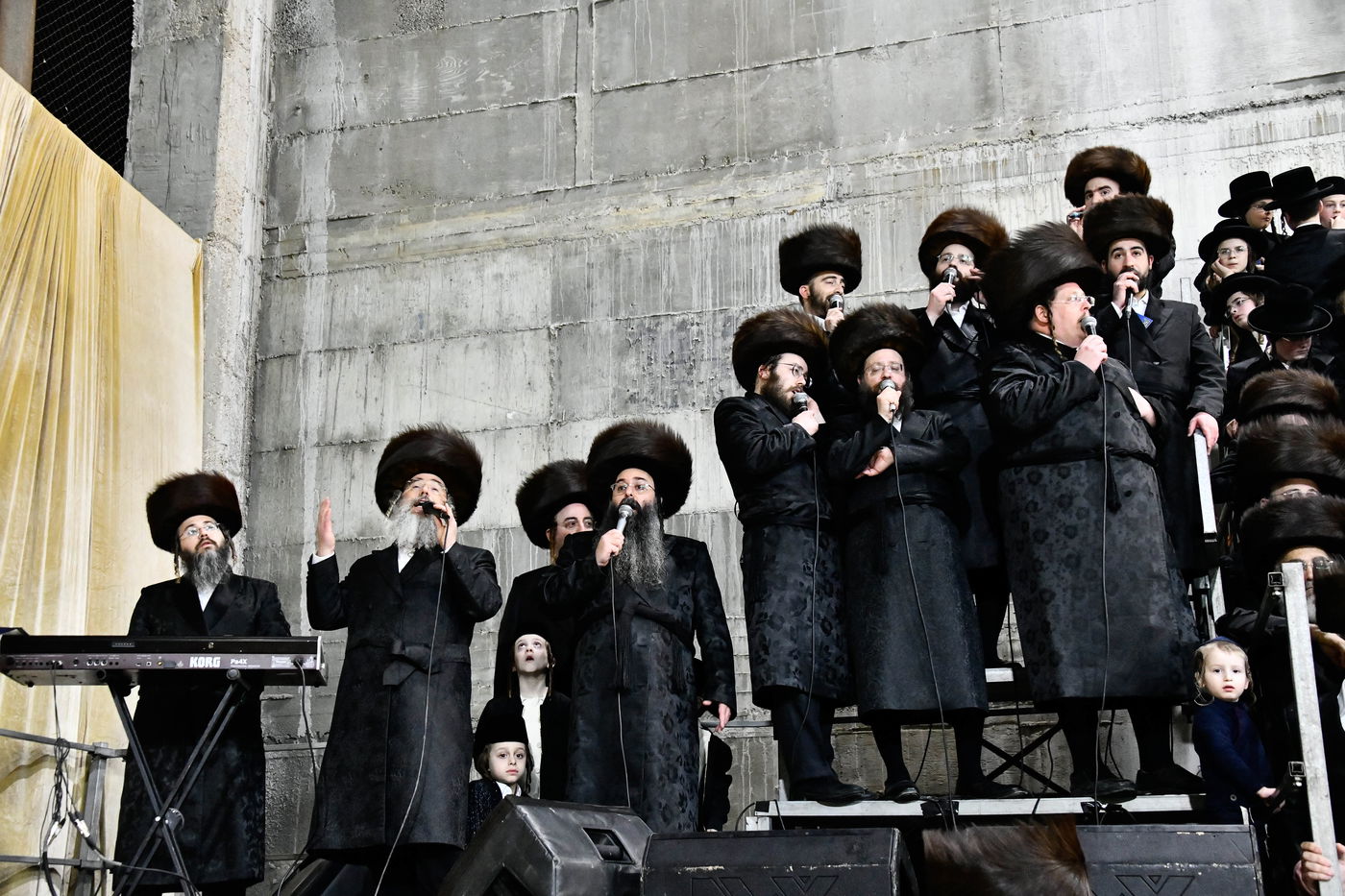 הכנסת ס"ת במכנובקא בעלזא