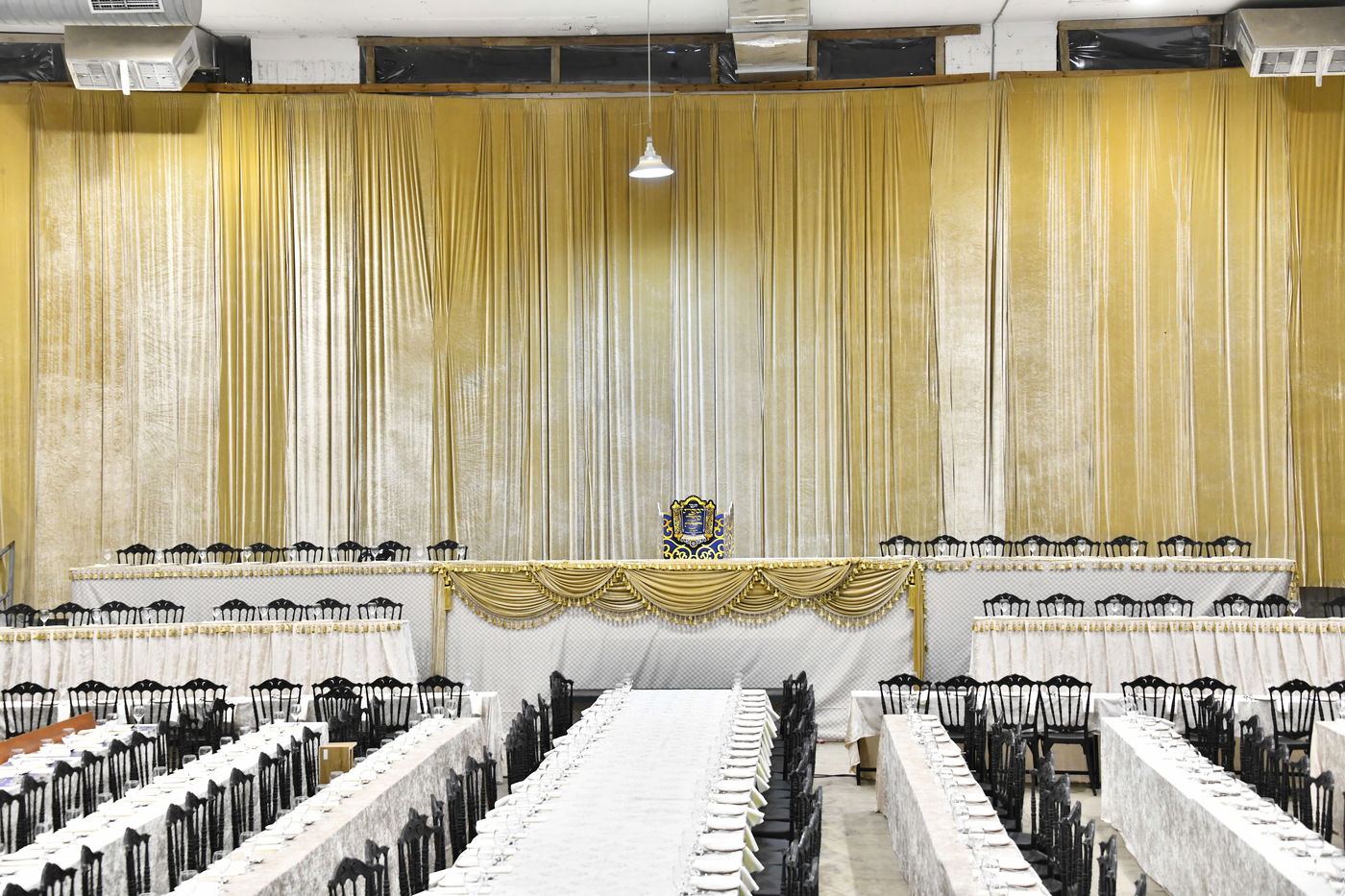 הכנסת ס"ת במכנובקא בעלזא