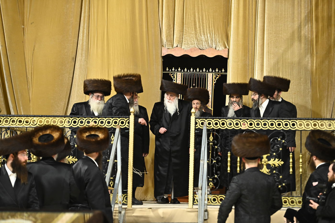 הכנסת ס"ת במכנובקא בעלזא