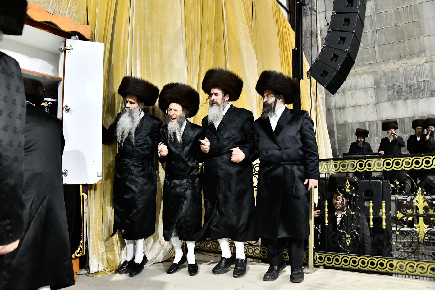 הכנסת ס"ת במכנובקא בעלזא