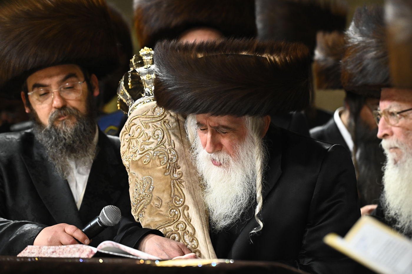 הכנסת ס"ת במכנובקא בעלזא