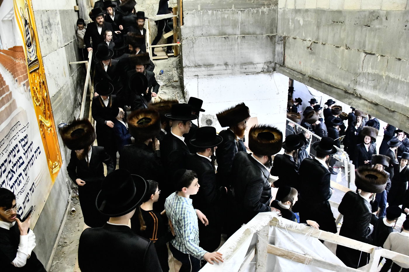 הכנסת ס"ת במכנובקא בעלזא