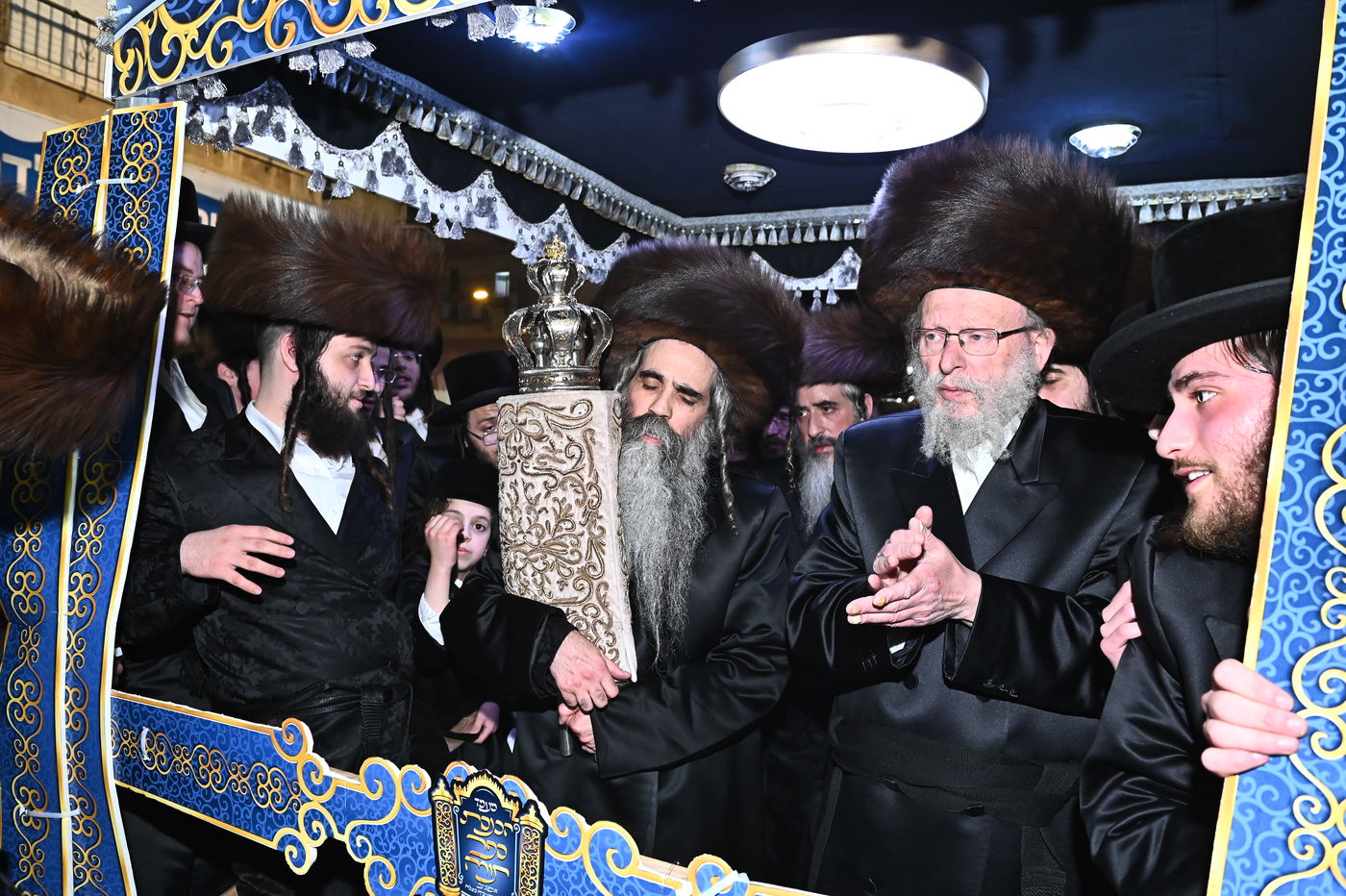 הכנסת ס"ת במכנובקא בעלזא